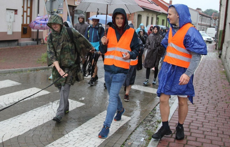 410. Piesza Pielgrzymka z Żywca na Jasną Górę w drodze.