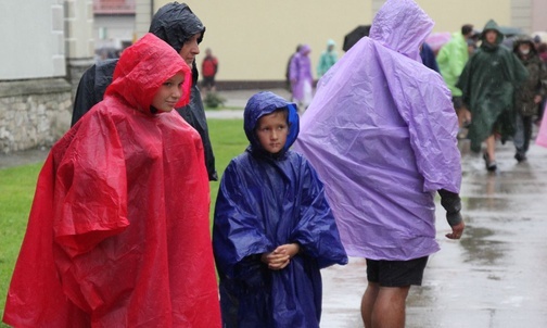 410. Piesza Pielgrzymka z Żywca na Jasną Górę w drodze.