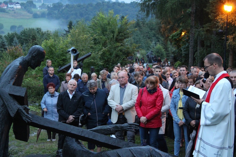 Pasierbiec. Złóżmy Jej swe troski