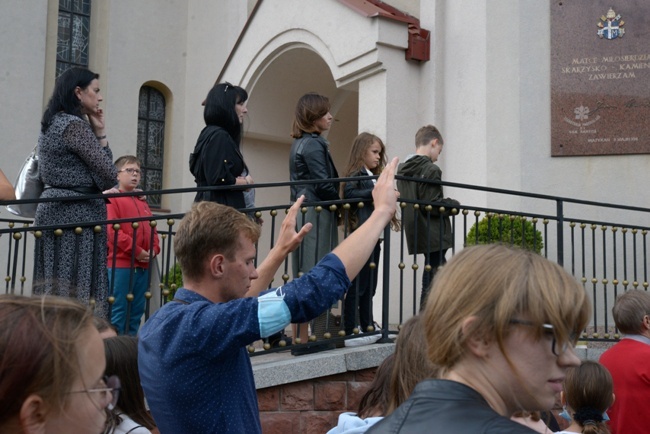 Symbole ŚDM w skarżyskiej Ostrej Bramie