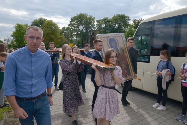 Symbole ŚDM w skarżyskiej Ostrej Bramie