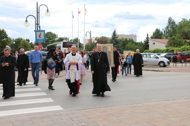 Symbole ŚDM w skarżyskiej Ostrej Bramie