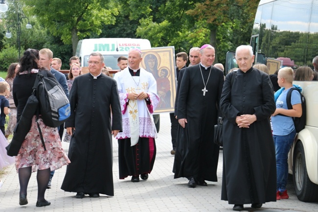 Symbole ŚDM w skarżyskiej Ostrej Bramie