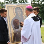 Symbole ŚDM w skarżyskiej Ostrej Bramie