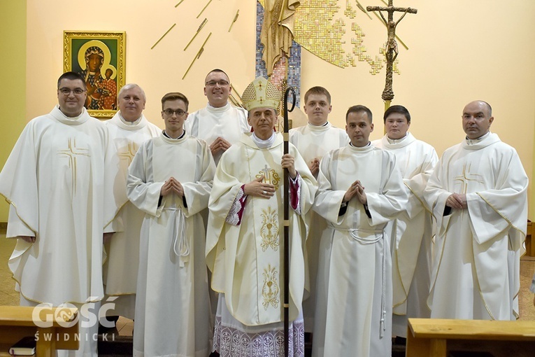 Czterech absolwentów czwartego roku Wyższego Seminarium Duchownego otrzymało w wigilię uroczystości Narodzenia św. Jana Chrzciciela kolejną posługę. 