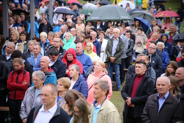 Nałożenie koron na obraz Matki Bożej Pocieszenia.