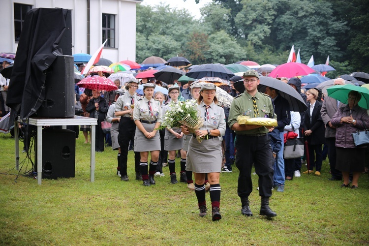 Nałożenie koron na obraz Matki Bożej Pocieszenia.