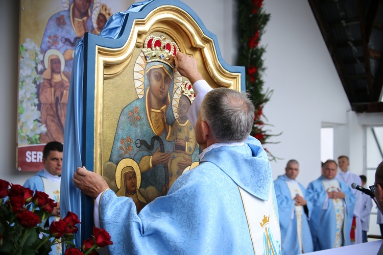 Nałożenie koron na obraz Matki Bożej Pocieszenia.