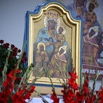 Nałożenie koron na obraz Matki Bożej Pocieszenia.