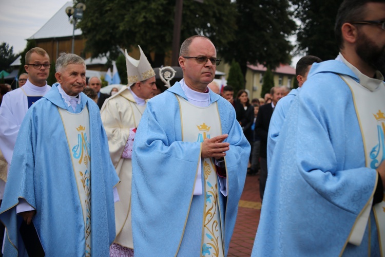 Nałożenie koron na obraz Matki Bożej Pocieszenia.