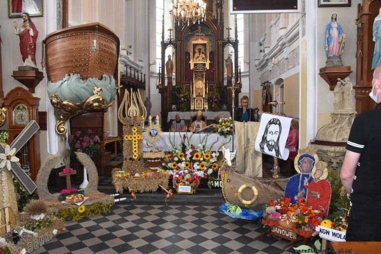 Mszy św. jubileuszowej przewodniczył bp Andrzej F. Dziuba.