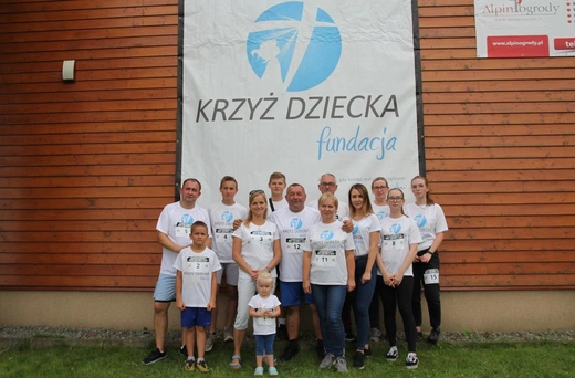 Sportowa pomoc z Fundacją Krzyż Dziecka w Pisarzowicach