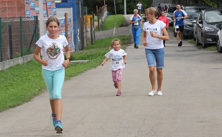 Sportowa pomoc z Fundacją Krzyż Dziecka w Pisarzowicach