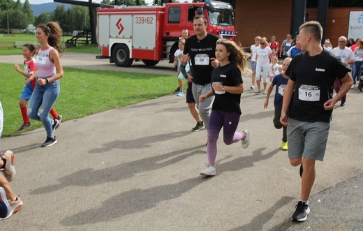 Sportowa pomoc z Fundacją Krzyż Dziecka w Pisarzowicach