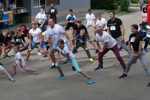 Sportowa pomoc z Fundacją Krzyż Dziecka w Pisarzowicach