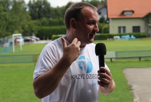 Sportowa pomoc z Fundacją Krzyż Dziecka w Pisarzowicach