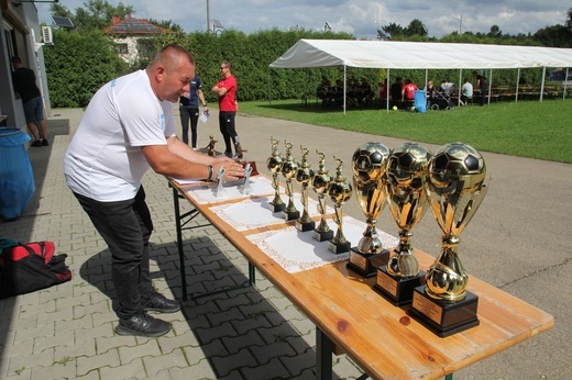 Sportowa pomoc z Fundacją Krzyż Dziecka w Pisarzowicach