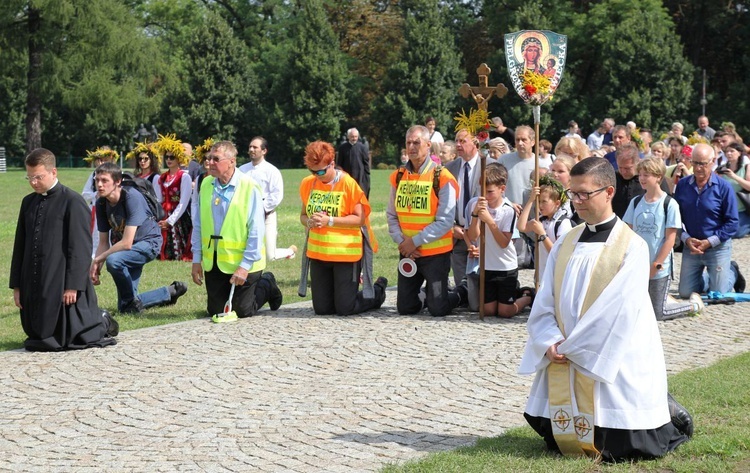 Pokłon przed Matką na Jasnej Górze.