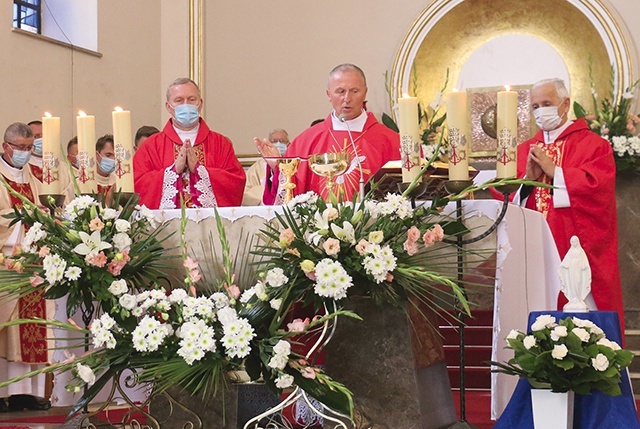 	Mszy św. przewodniczył bp Marek Solarczyk.