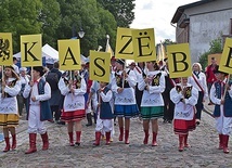 ▲	Imprezę rozpoczął przemarsz z puckiego dworca PKP do Portu Rybackiego, gdzie...