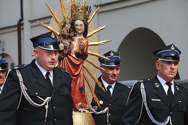 „Chroń nasze życie w Twoich ramionach” – prosili druhowie i druhny u tronu Pani Niezawodnej Nadziei.