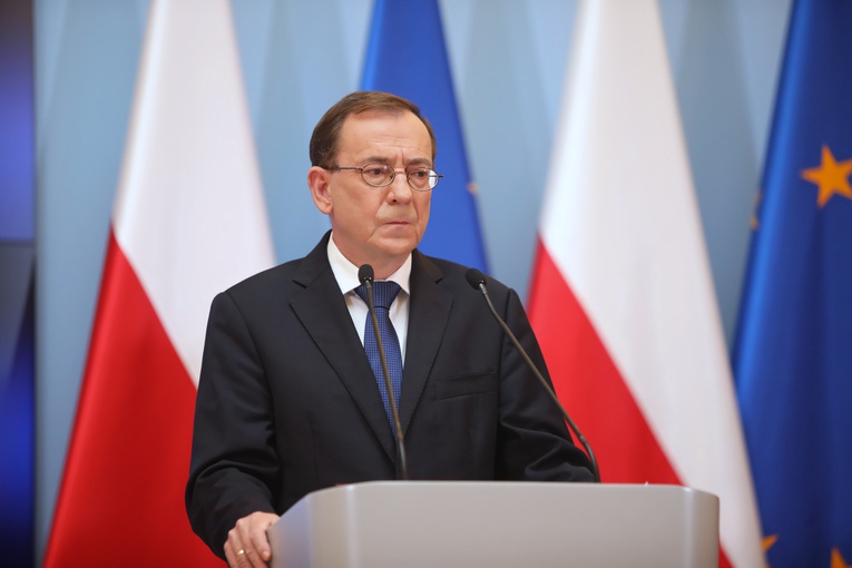 Szef MSWiA: Osoby niezwiązane ze strefami objętymi stanem wyjątkowym nie będą mogły tam przebywać