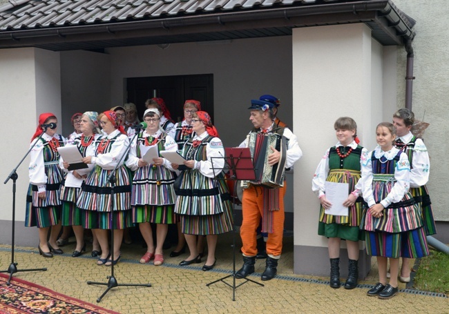 Dożynki, folklor, rycerze, zespoły i uliczni artyści