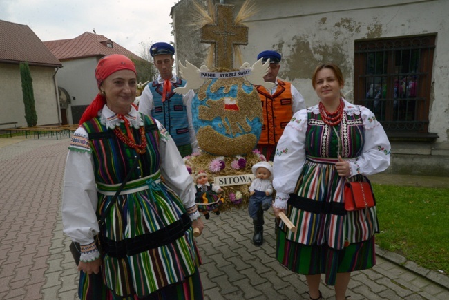 Dożynki, folklor, rycerze, zespoły i uliczni artyści