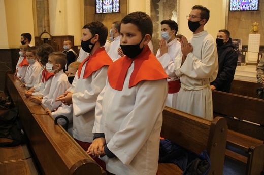 Katowice. Ministranci w katedrze