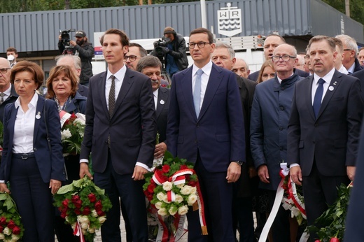 Gdańsk. Premier złożył kwiaty pod historyczną Bramą nr 2 