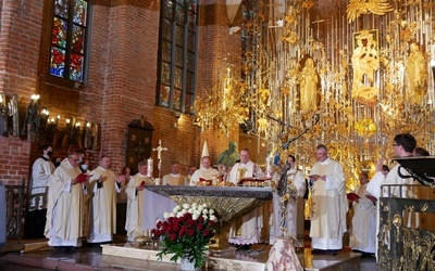W bazylice św. Brygidy metropolita gdański przewodniczył Mszy św. w intencji ojczyzny.