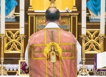 Ograniczenia w sprawowaniu Mszy św. w rycie trydenckim wprowadzone przez papieża spotykają się ze sprzeciwem niektórych zwolenników liturgii przedsoborowej.
