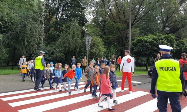 Śląskie. "Bezpieczna droga do szkoły". Medalista z Tokio - Dawid Tomala z przekazem do młodych