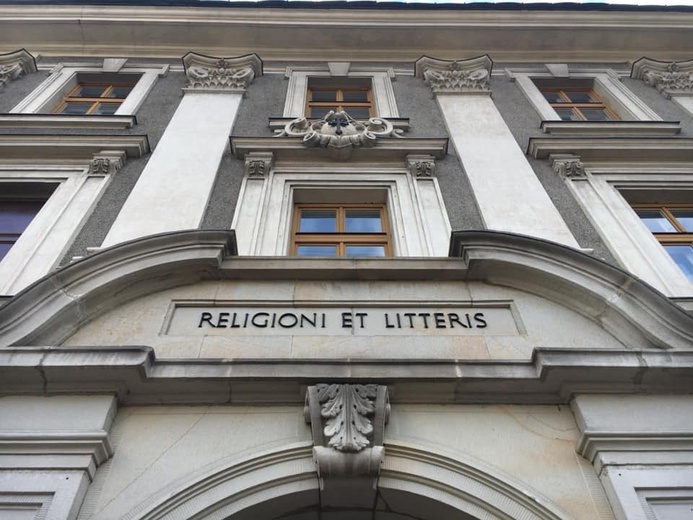 Tarnów. Religii i naukom