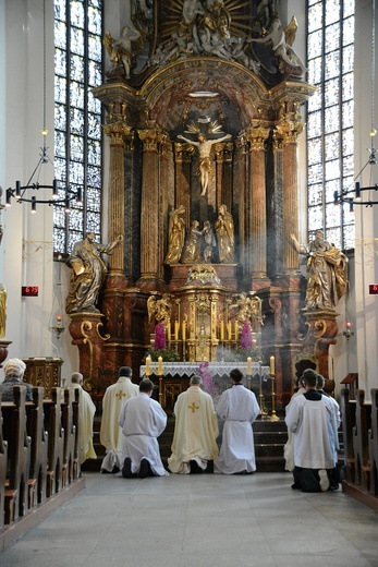 Rozpoczęcie całodziennej adoracji w katedrze opolskiej