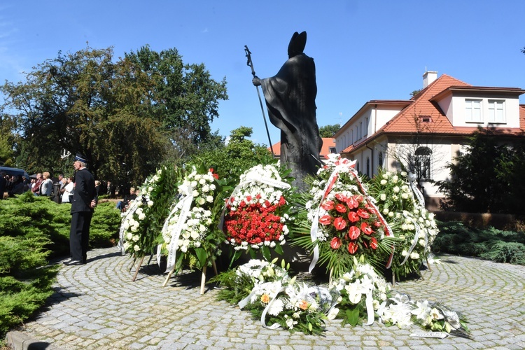 Płock. Pogrzeb Mariusza Bieńka - starosty płockiego. Cz. 2