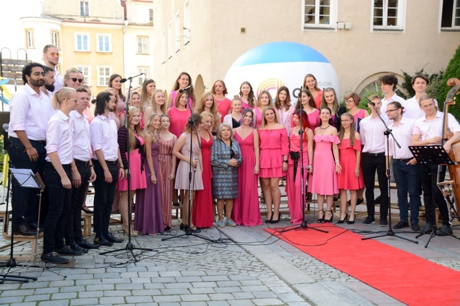 Krystyna Prońko w Alei Gwiazd Festiwalu Polskiej Piosenki