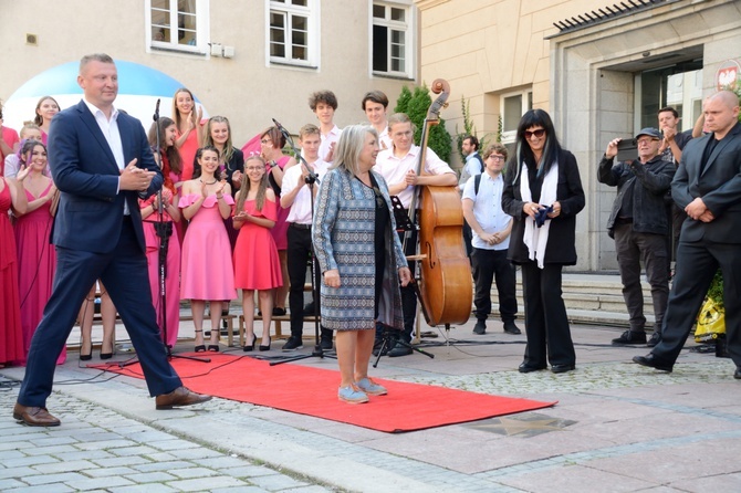 Krystyna Prońko w Alei Gwiazd Festiwalu Polskiej Piosenki