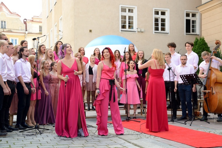 Krystyna Prońko w Alei Gwiazd Festiwalu Polskiej Piosenki