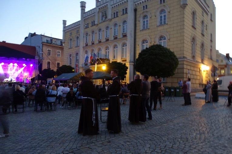 Czuwanie w przededniu koronacji obrazu