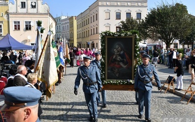 Korony na skroniach Jezusa i Maryi