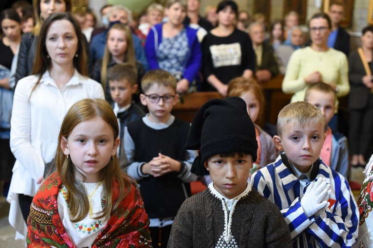 W różańcowym ogrodzie w Gosprzydowej