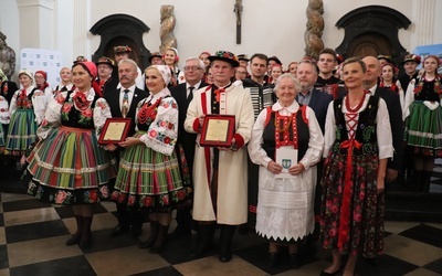 Laureaci tegorocznych "Gwiozd łowickich".