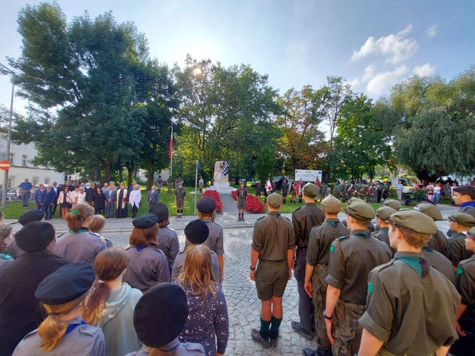 Odsłonięcie pomnika i wręczenie tytułu "Młody Aktywny Strzegomianin"