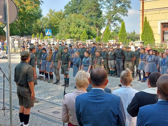 Odsłonięcie pomnika i wręczenie tytułu "Młody Aktywny Strzegomianin"