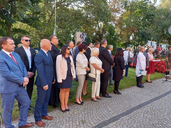 Odsłonięcie pomnika i wręczenie tytułu "Młody Aktywny Strzegomianin"