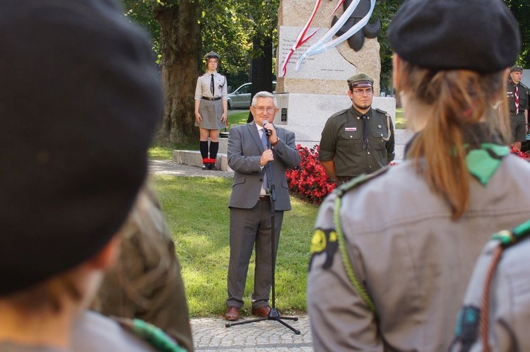 Odsłonięcie pomnika i wręczenie tytułu "Młody Aktywny Strzegomianin"