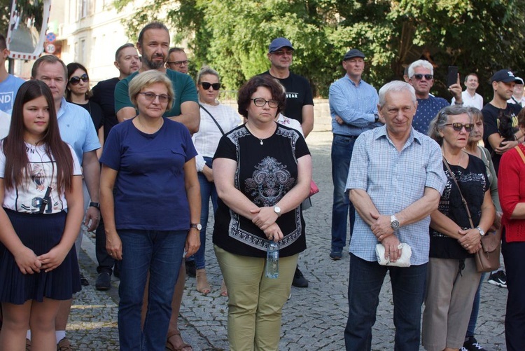 Odsłonięcie pomnika i wręczenie tytułu "Młody Aktywny Strzegomianin"