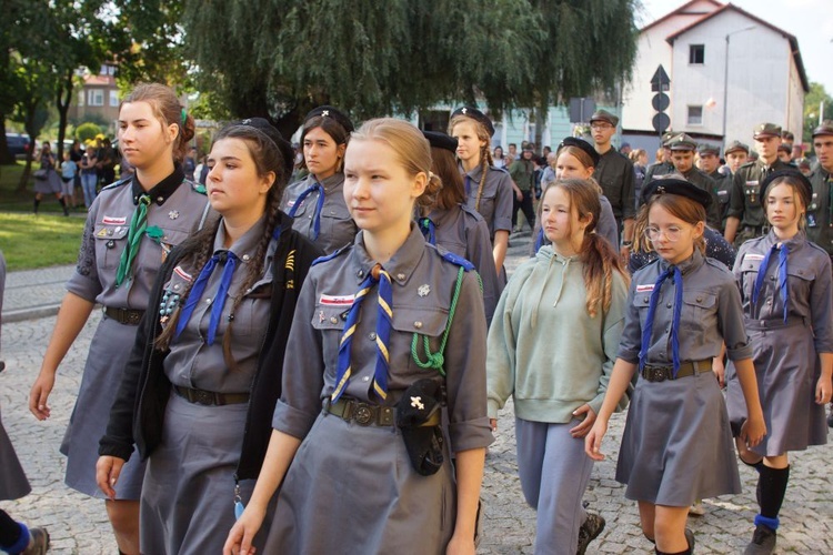 Odsłonięcie pomnika i wręczenie tytułu "Młody Aktywny Strzegomianin"