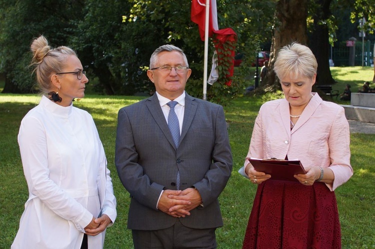 Odsłonięcie pomnika i wręczenie tytułu "Młody Aktywny Strzegomianin"